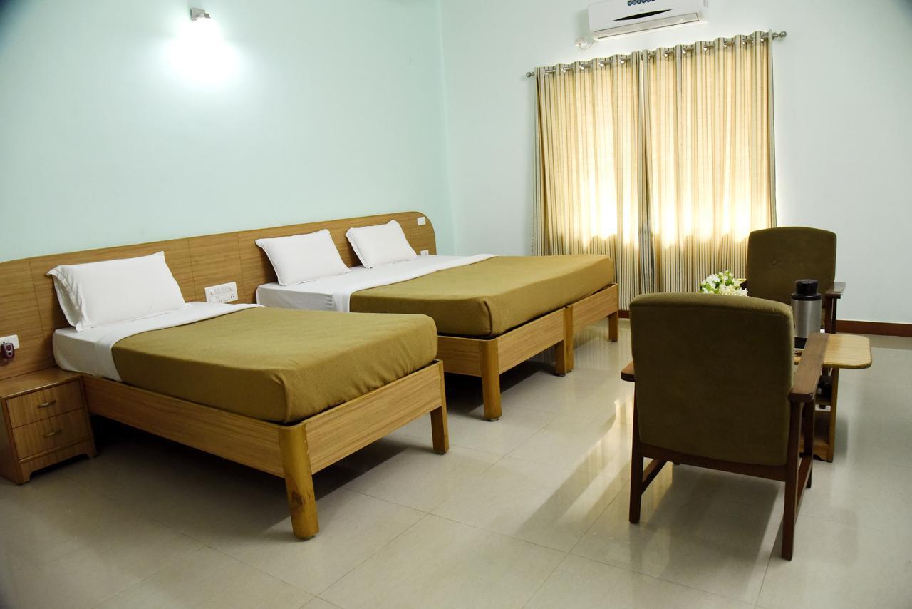 Slr Residency Hotel Subrahmanya Exterior foto